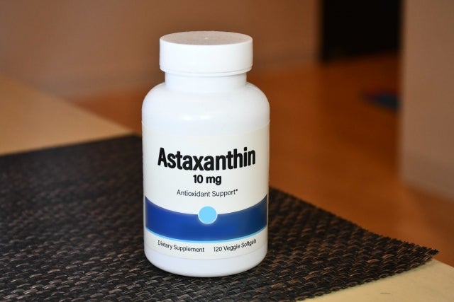 アスタキサンチンとは、色素物質の一種