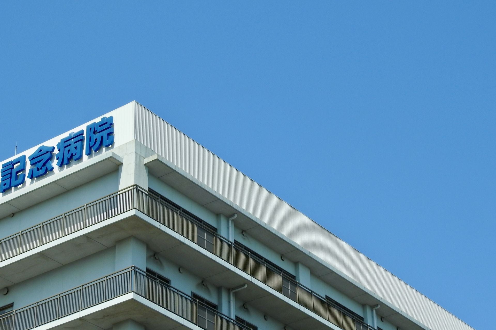 目の奥が痛むときは何科を受診すればいいですか？