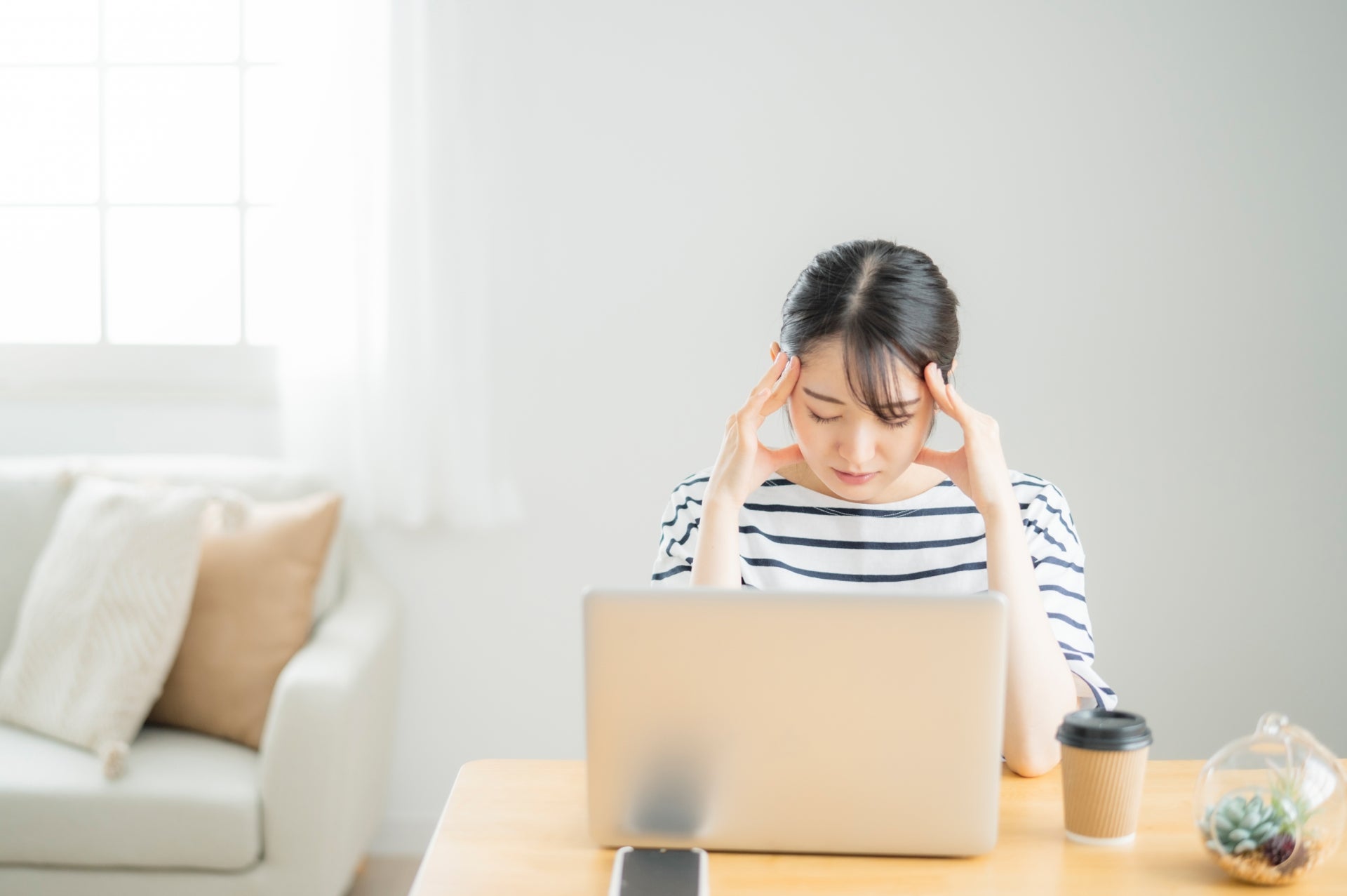 それでもブルーライトが気になる人が多いのはなぜか