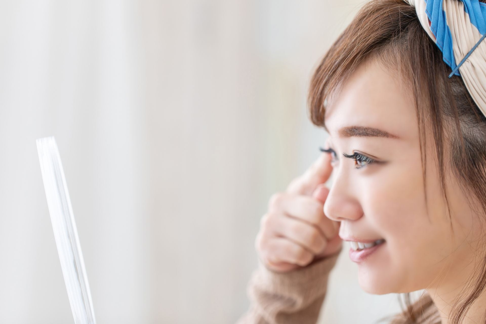 目の疲れと頭痛には密接な関係あり｜十分なケアで対策しよう