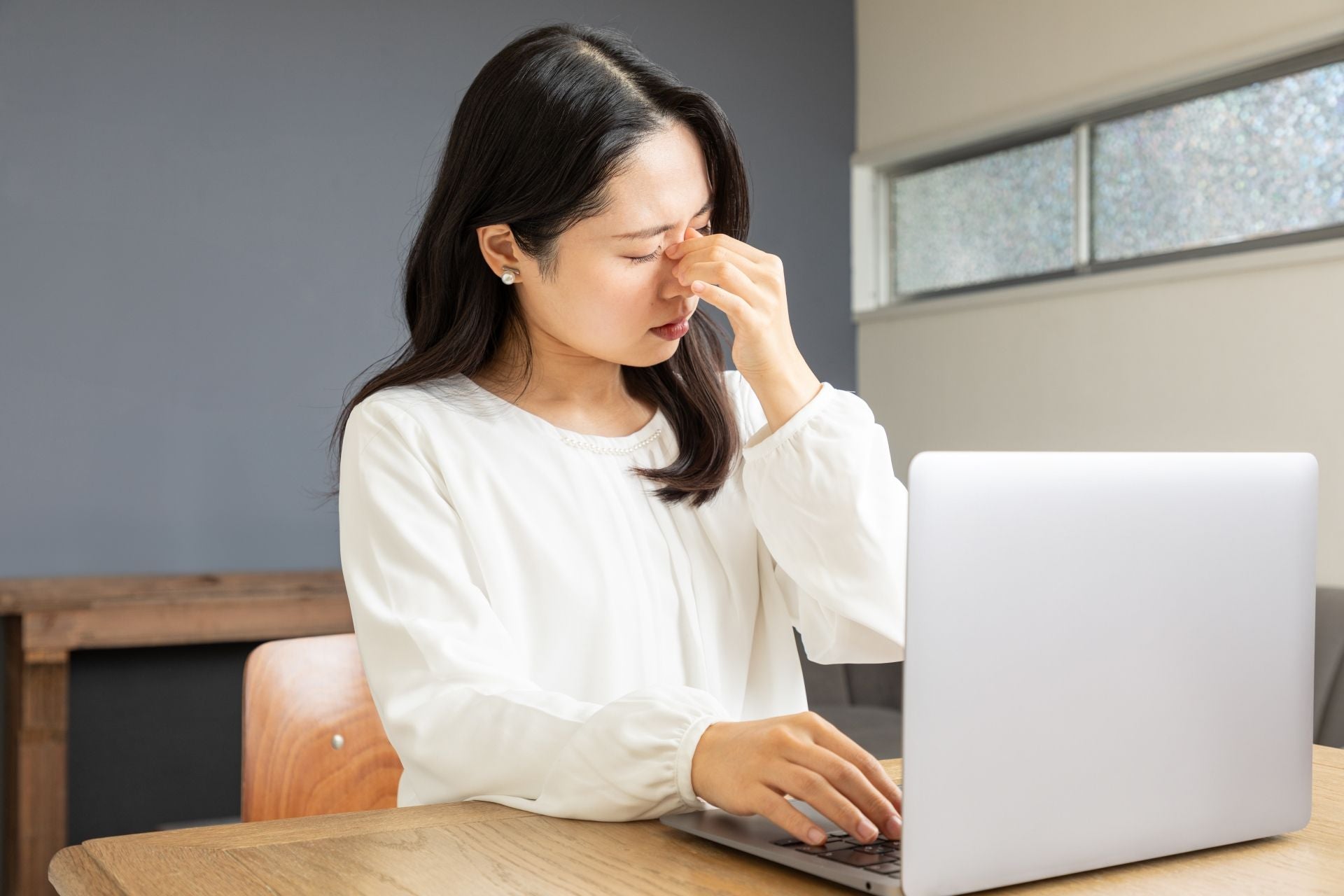 眼精疲労とは?疲れ目とは何が違う?