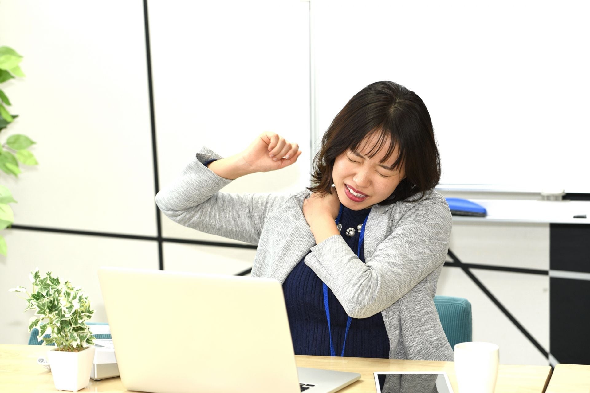こまめな休憩をとって目を休める