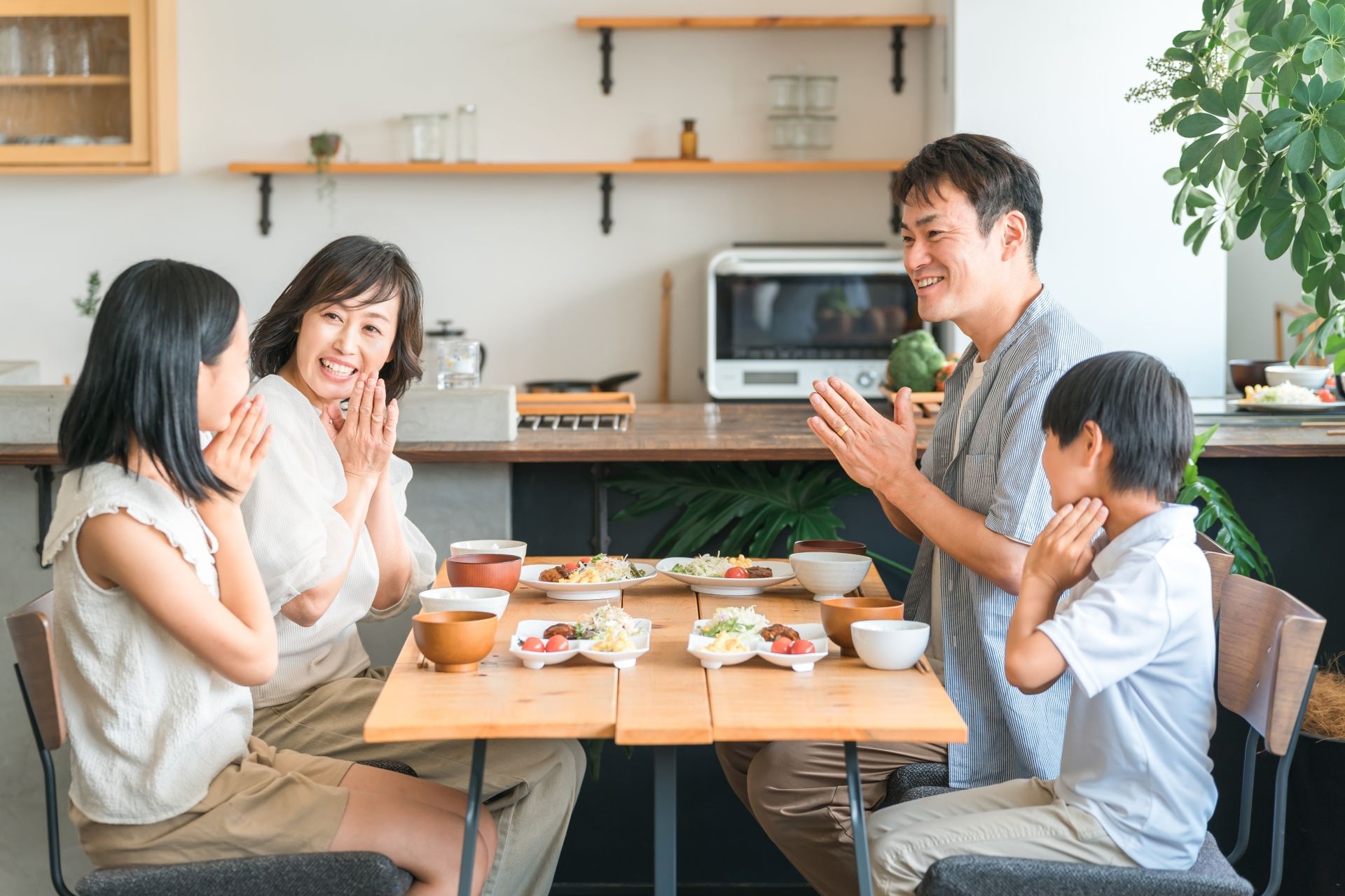 食べ物で老眼対策！日々の食事を見直そう