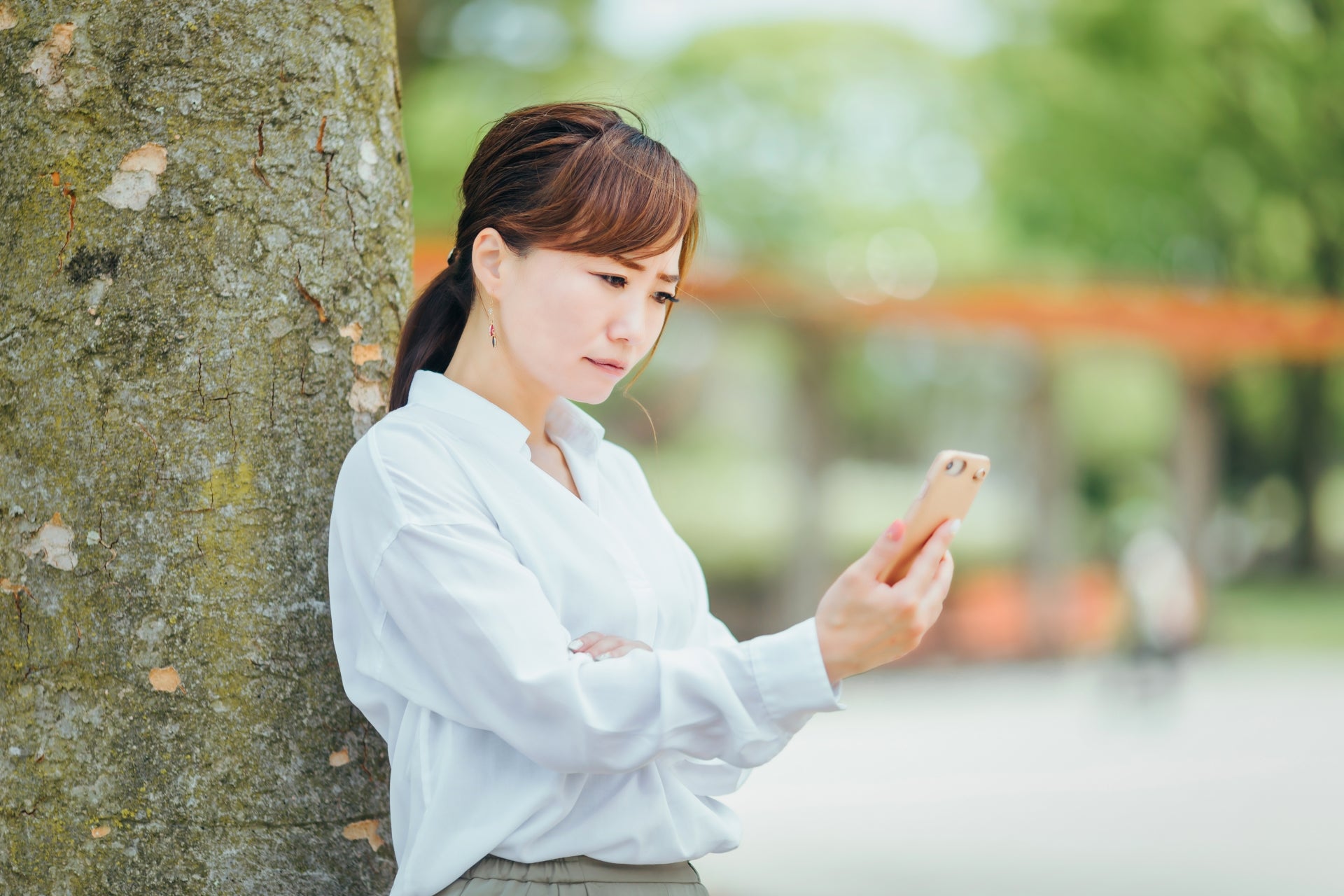 スマホ老眼とは?若い世代にも増えている目の不調