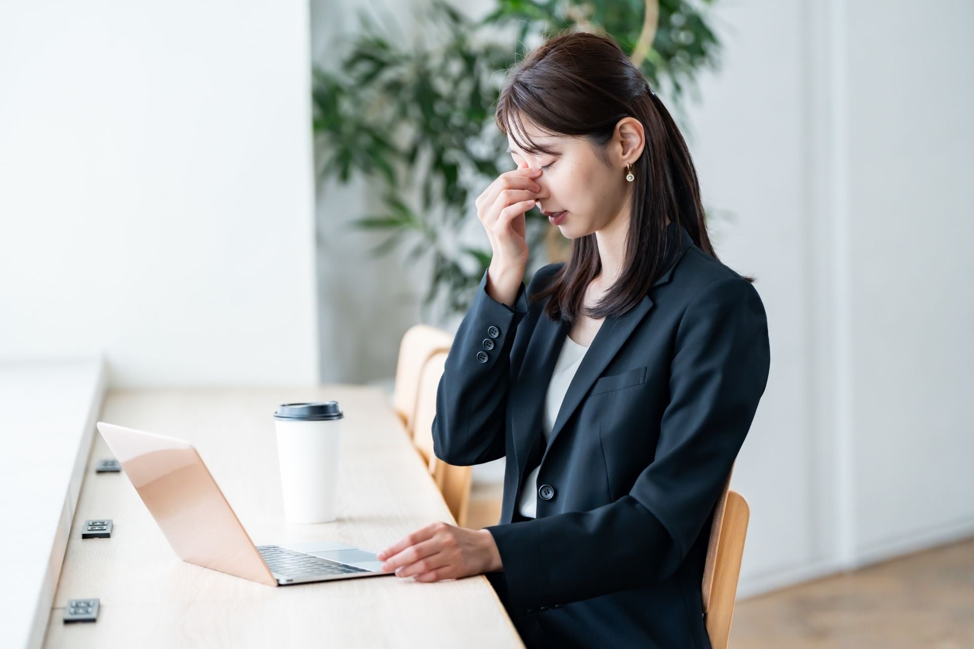 パソコンやスマホを長時間見続けない