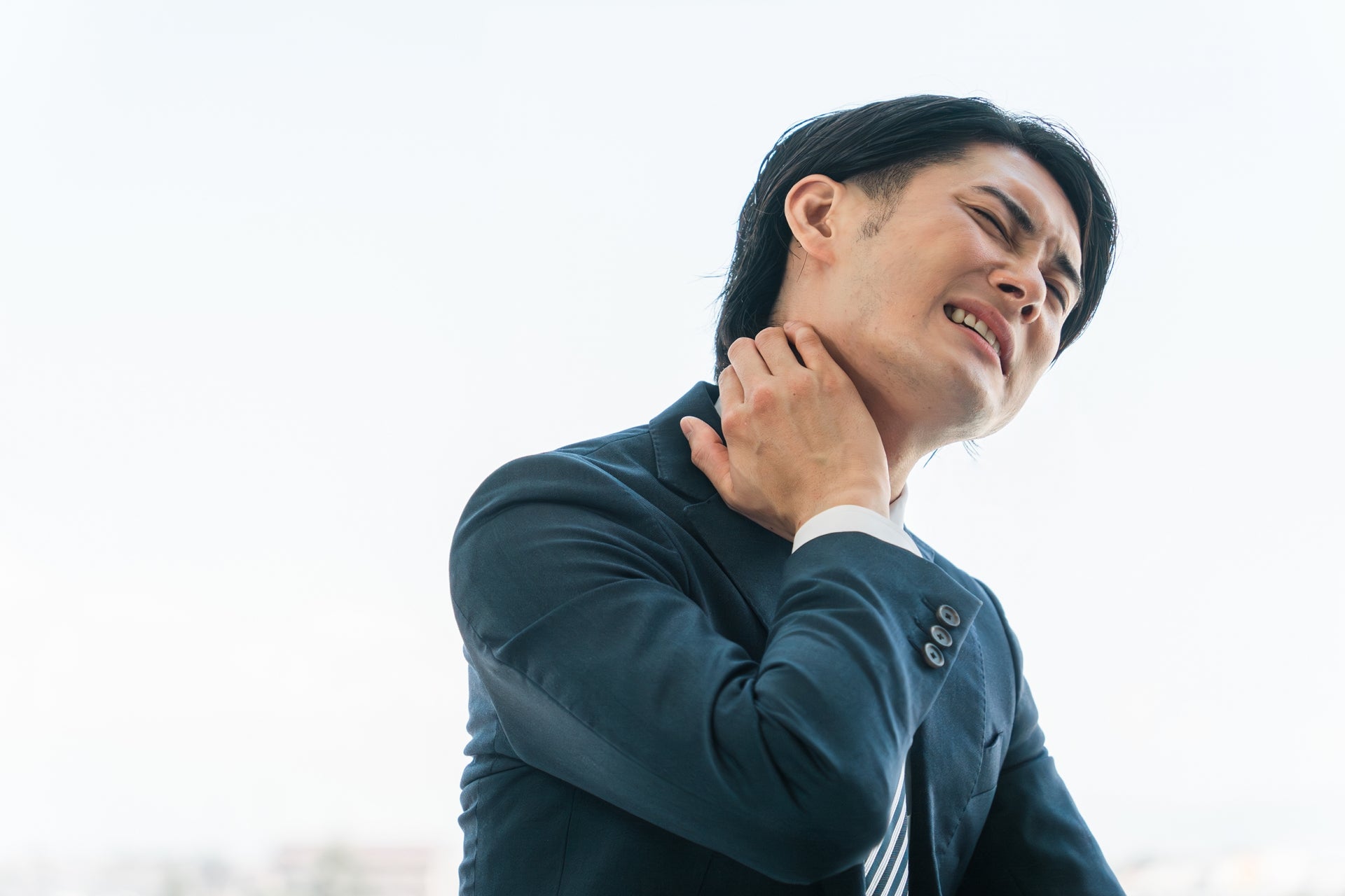 肩こりから頭痛が起こるのはなぜ？