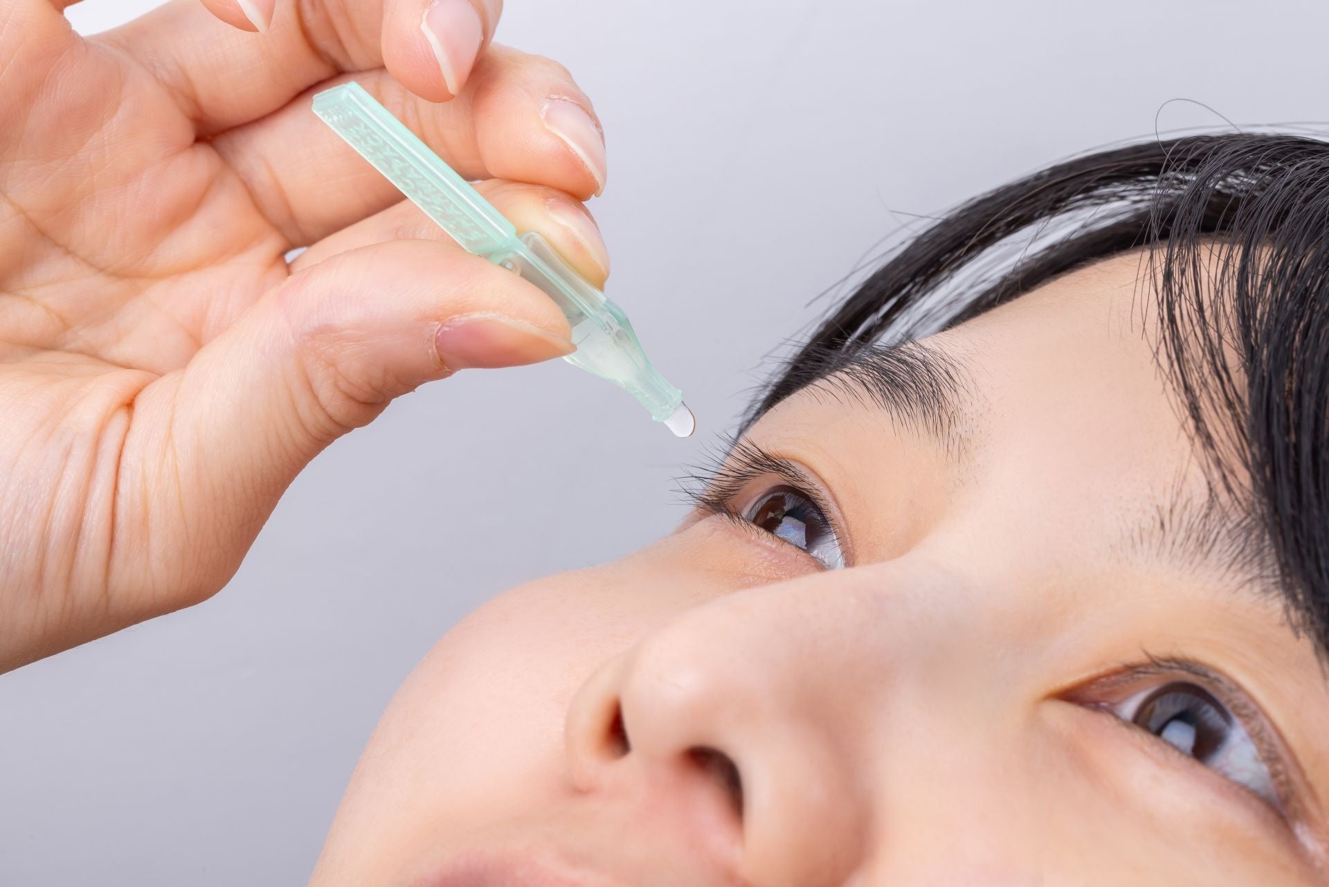 点眼薬（目薬）を使用する