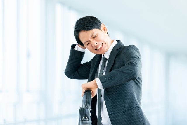若年性認知症の症状としてよく見られる「日時がわからない、時間に遅れる」について解説