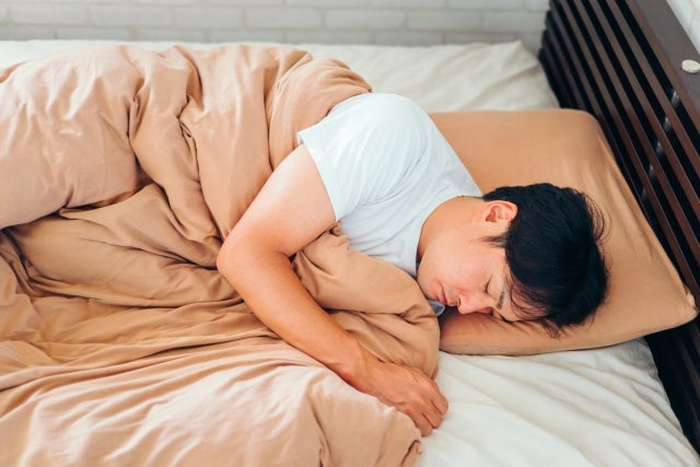 若年性認知症の予防につながる方法「ストレスをためないようにし、規則正しい生活を送る」について紹介