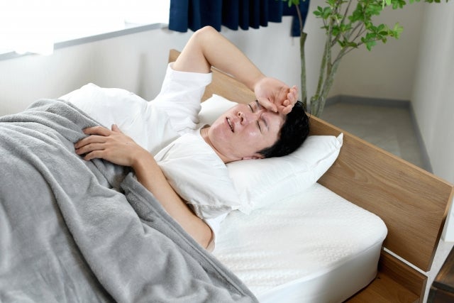 頭がスッキリしない！原因や自分でできる対処法を解説