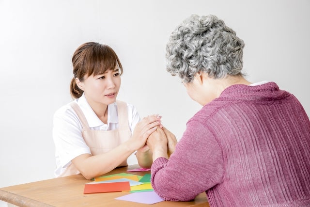 頭がスッキリしない！原因や自分でできる対処法を解説