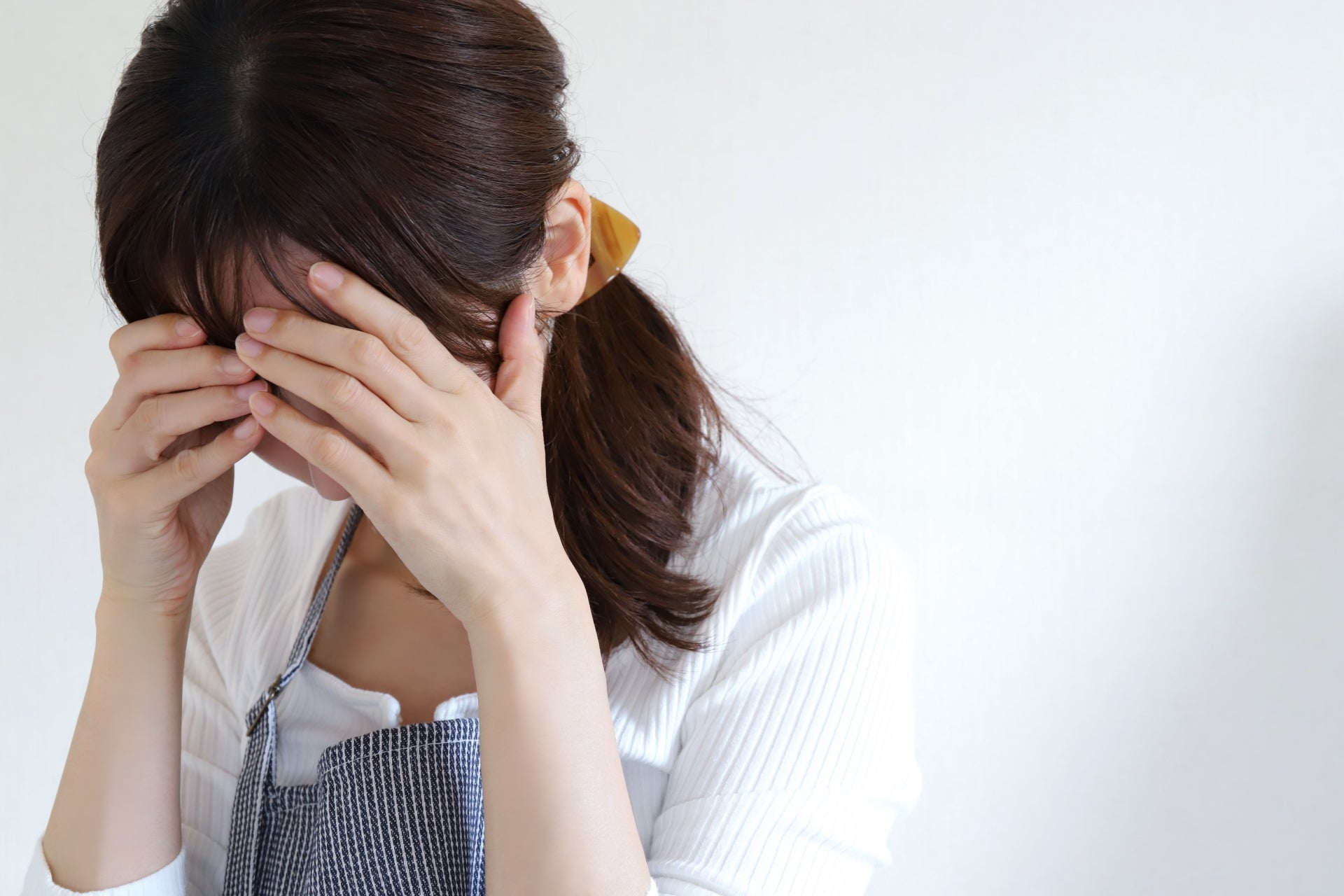 更年期で体調不良の女性