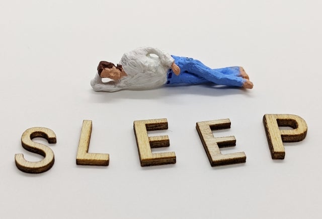 睡眠不足によって生じる影響を説明