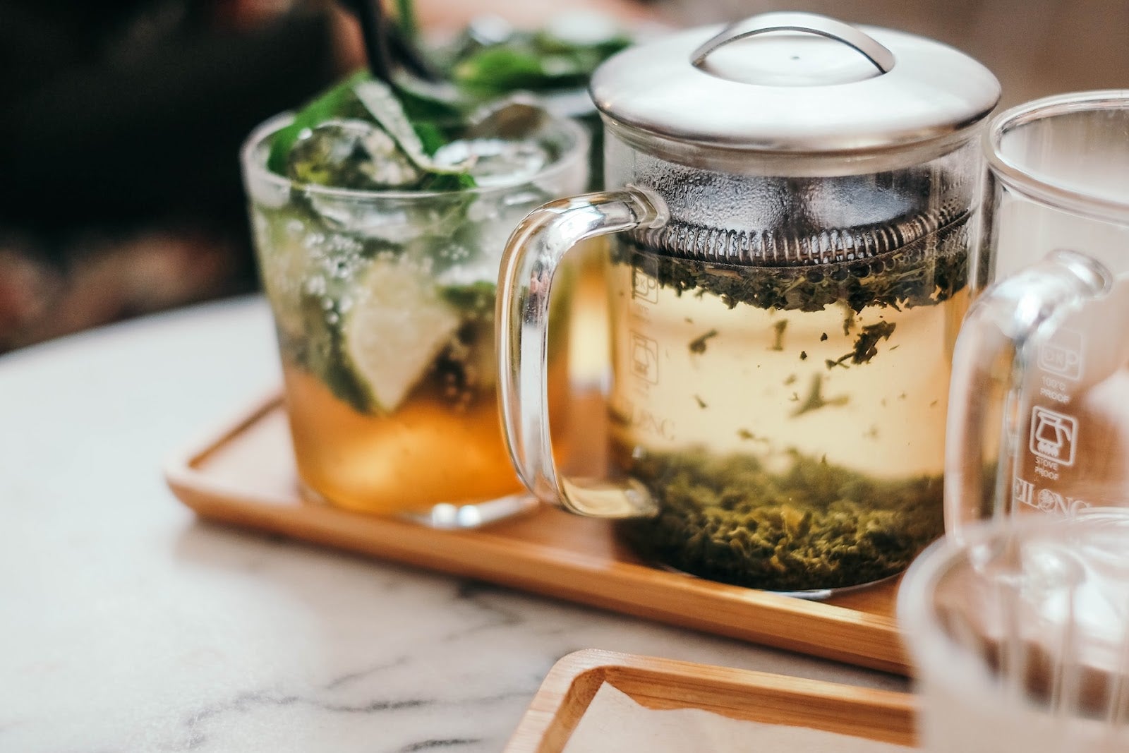 緑茶とは、葉の中にある酸化酵素の働きを利用しないで製造したお茶のことです