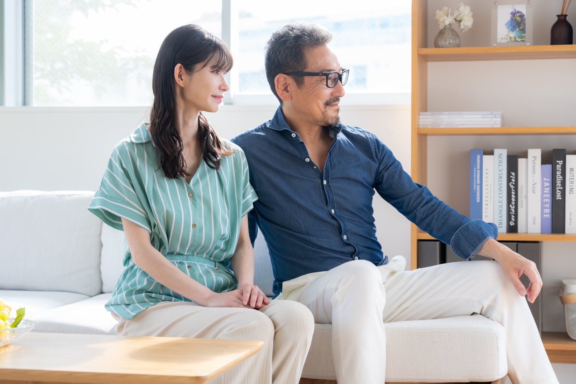 リラックスしている夫婦