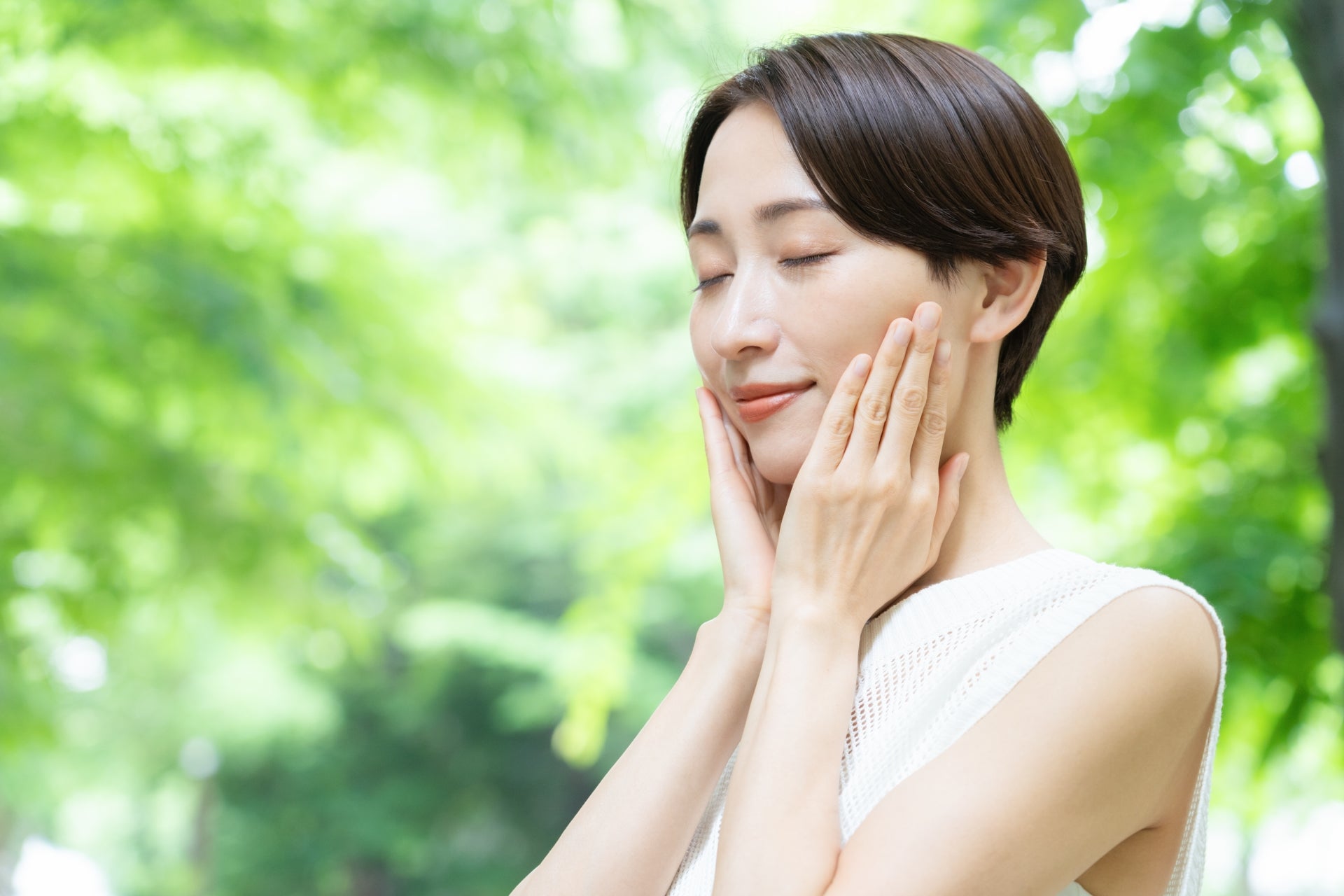 穏やかな表情の女性