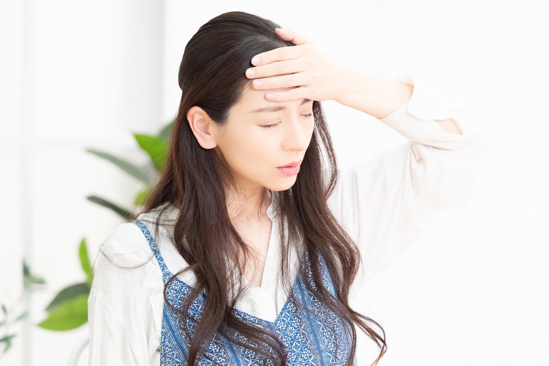 体調がすぐれない女性
