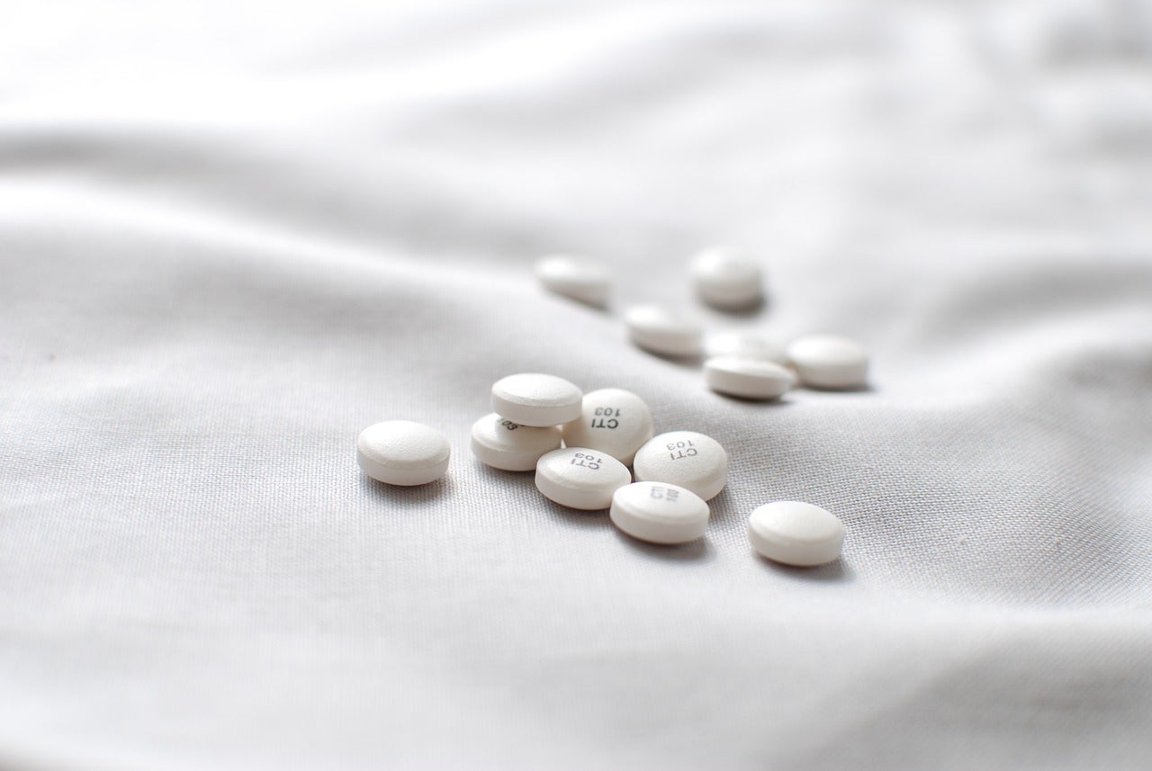 サプリメントは医薬品のような法令的な定義はなく、法律上は「一般食品」となっており、健康維持を目的とした健康食品です。似たようなものに「保健機能食品」があります