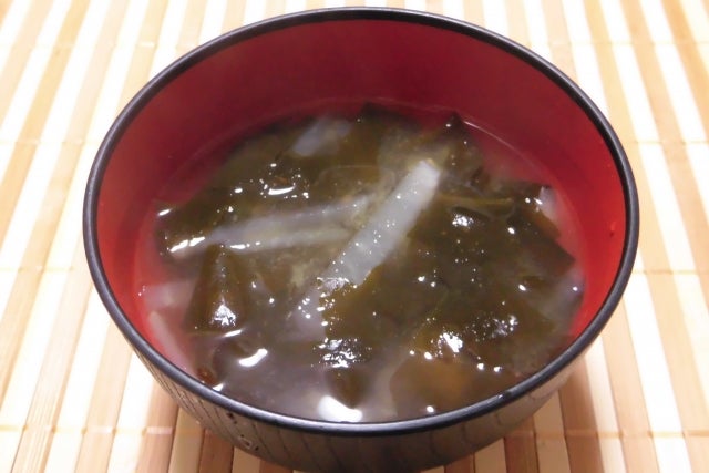 大根とわかめの味噌汁