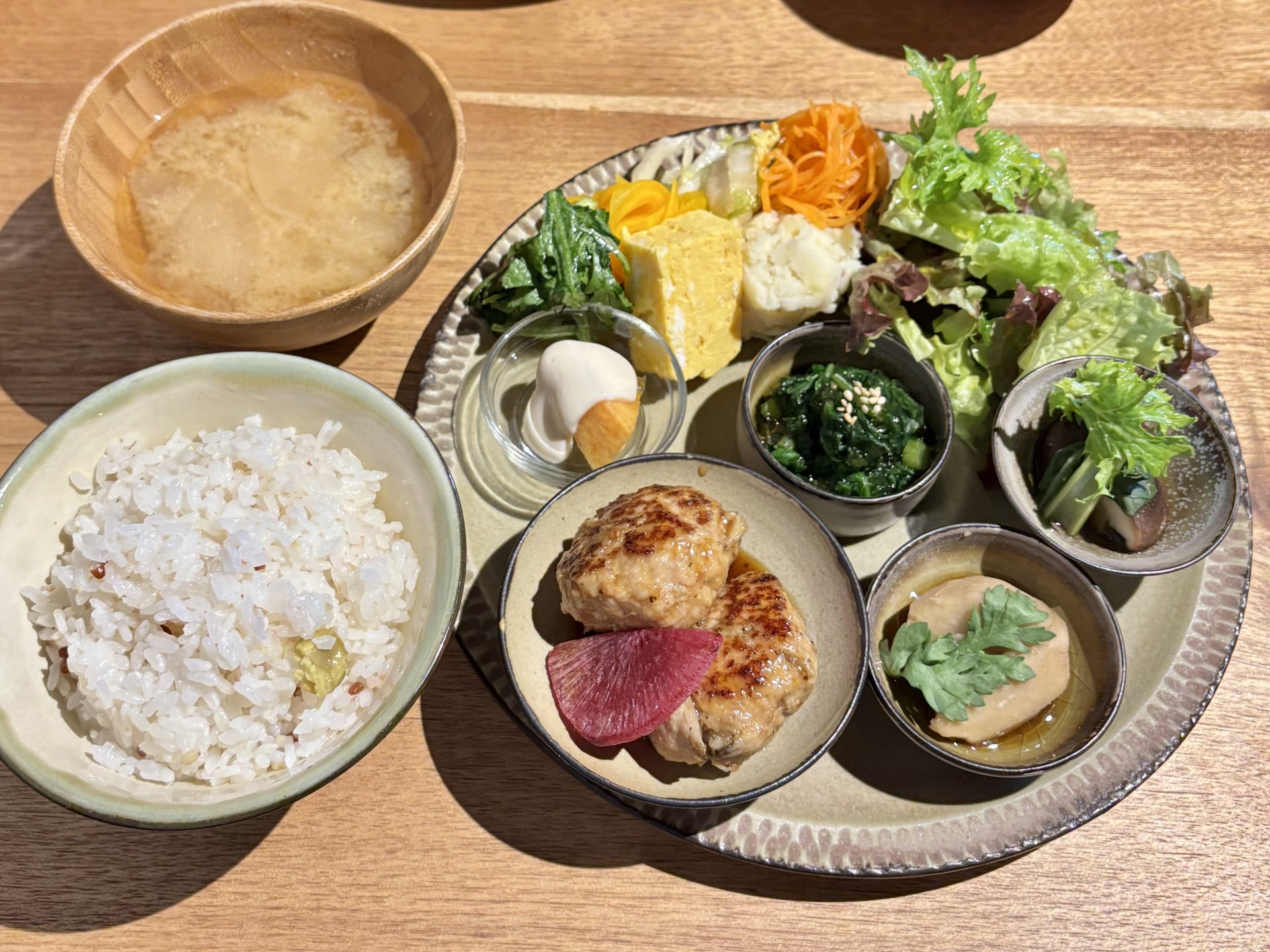 食事から関節の健康に関わる栄養をしっかり摂る