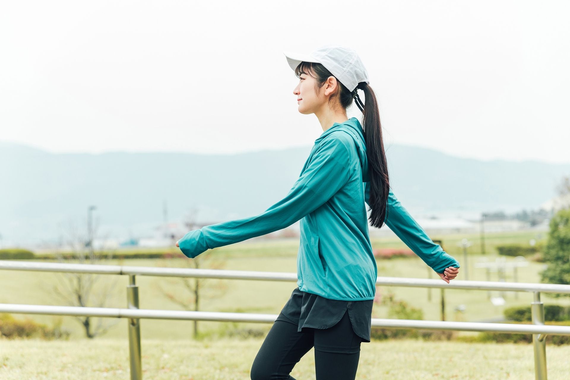 歩き方など正しい姿勢を意識する