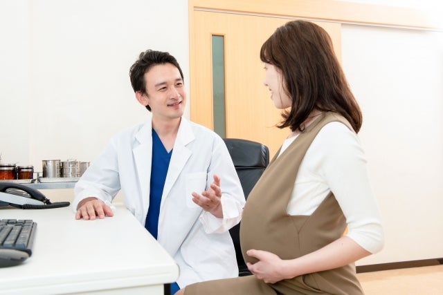 妊娠中の立ちくらみやだるさは、貧血以外の原因でも起こるため、症状だけで判断するのは難しいものです。