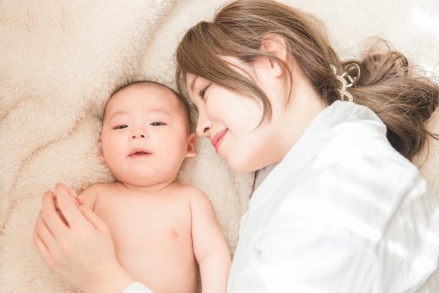 赤ちゃんが急に母乳を嫌がるのはよくあること！落ち着いて対処しよう