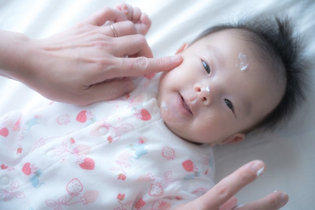 【赤ちゃんのスキンケア】まずは5つの基本をマスター！：3. 赤ちゃんのスキンケアの正しいやり方と順番は？