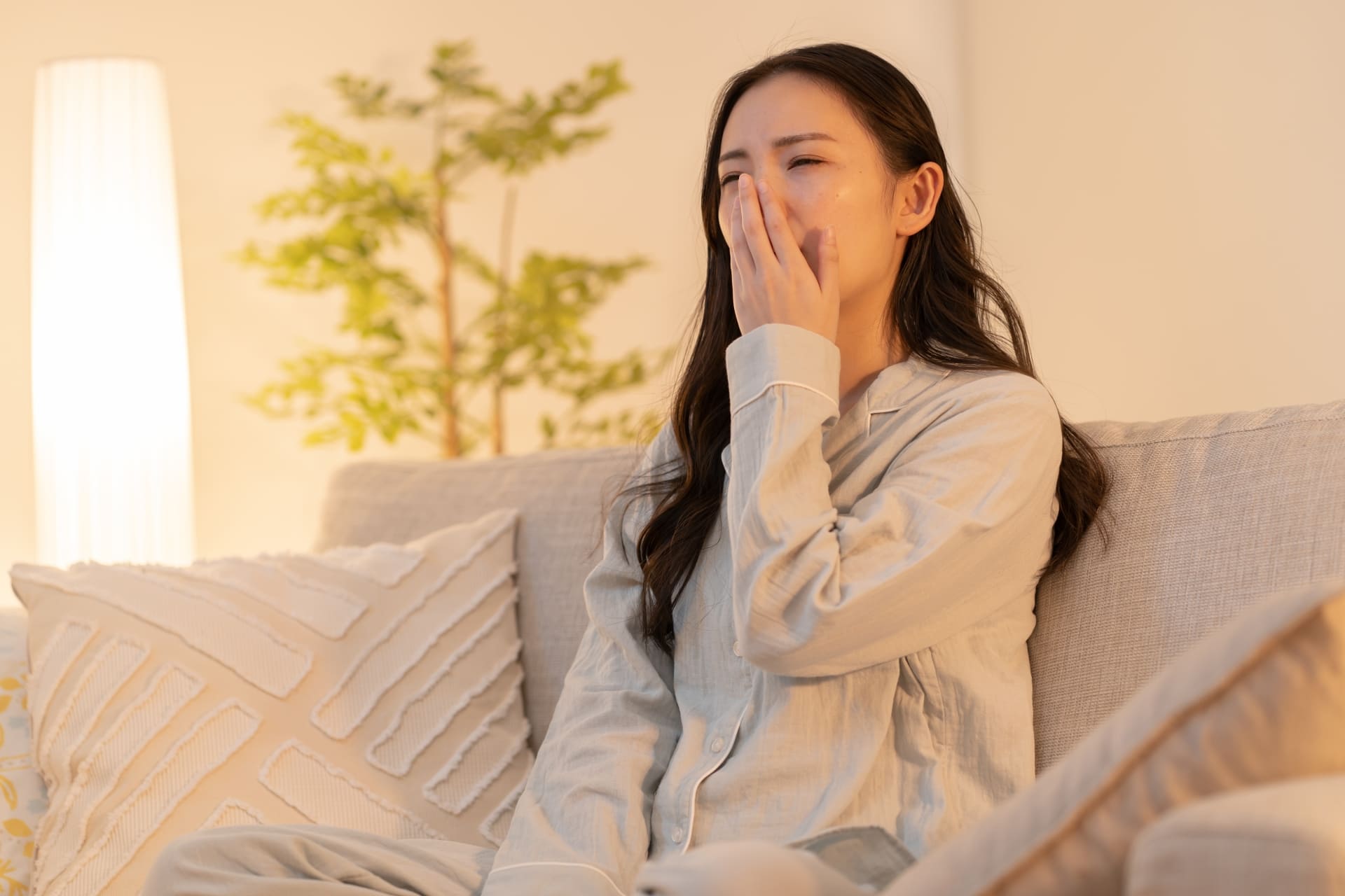 寝不足や不規則な生活が続くと体内時計が乱れ、体温にも影響が出る