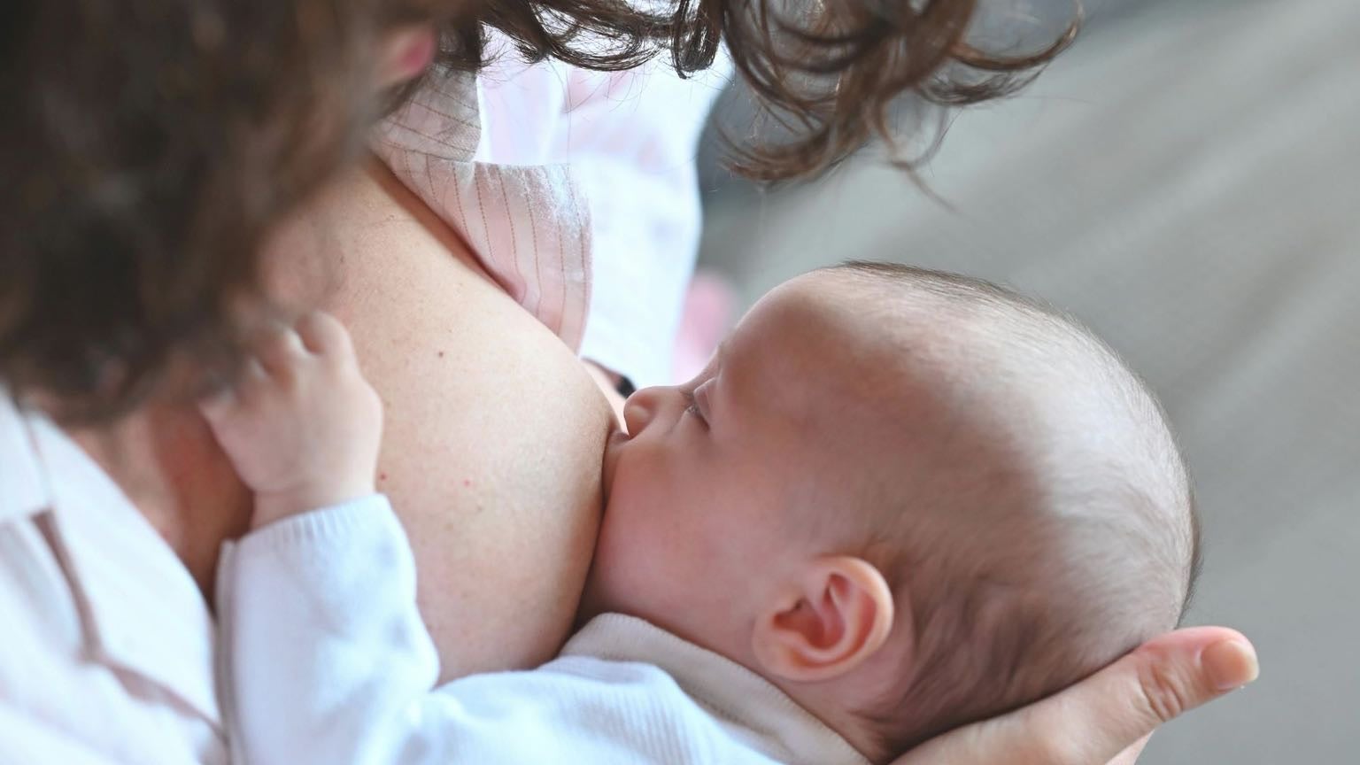 母乳育児を長く続けるための秘訣を紹介します