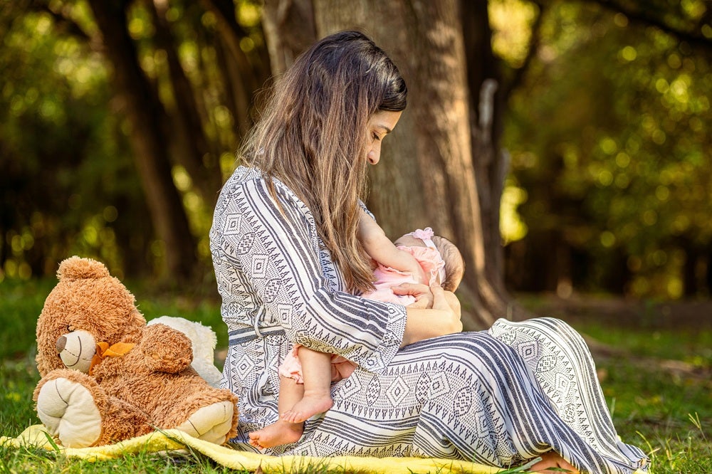 混合育児では母乳の分泌が少なくても、ミルクで補うことができる