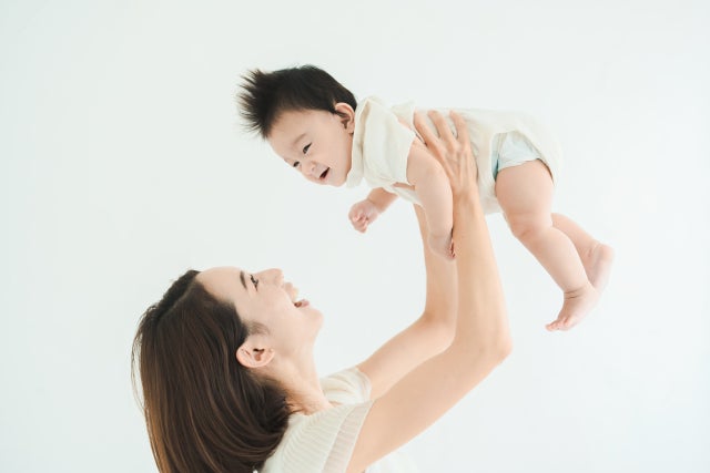 母乳の約90％は水分でできており、授乳中のママには普段以上の水分補給が必要です。