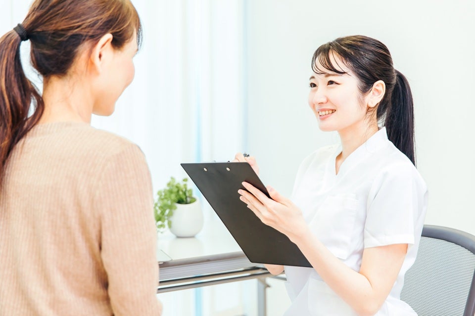 赤ちゃんとの生活はすべてがはじめて。悩みを自分のなかで抱え込まずに、誰かに話すだけで気持ちが軽くなることもあります。専門家を頼ることもママと赤ちゃんを守るために大切ですよ。