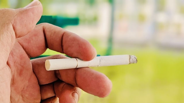 喫煙やアルコールは妊娠に悪影響を及ぼすことは明らかになっている。