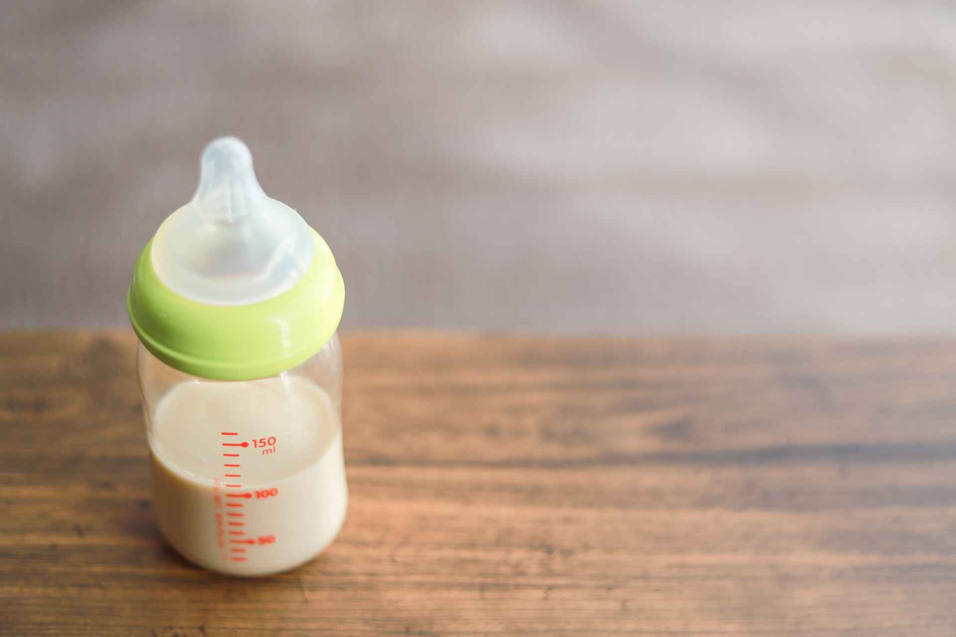 ミルクは母乳に不足しがちなビタミンDやビタミンKもしっかり摂れる