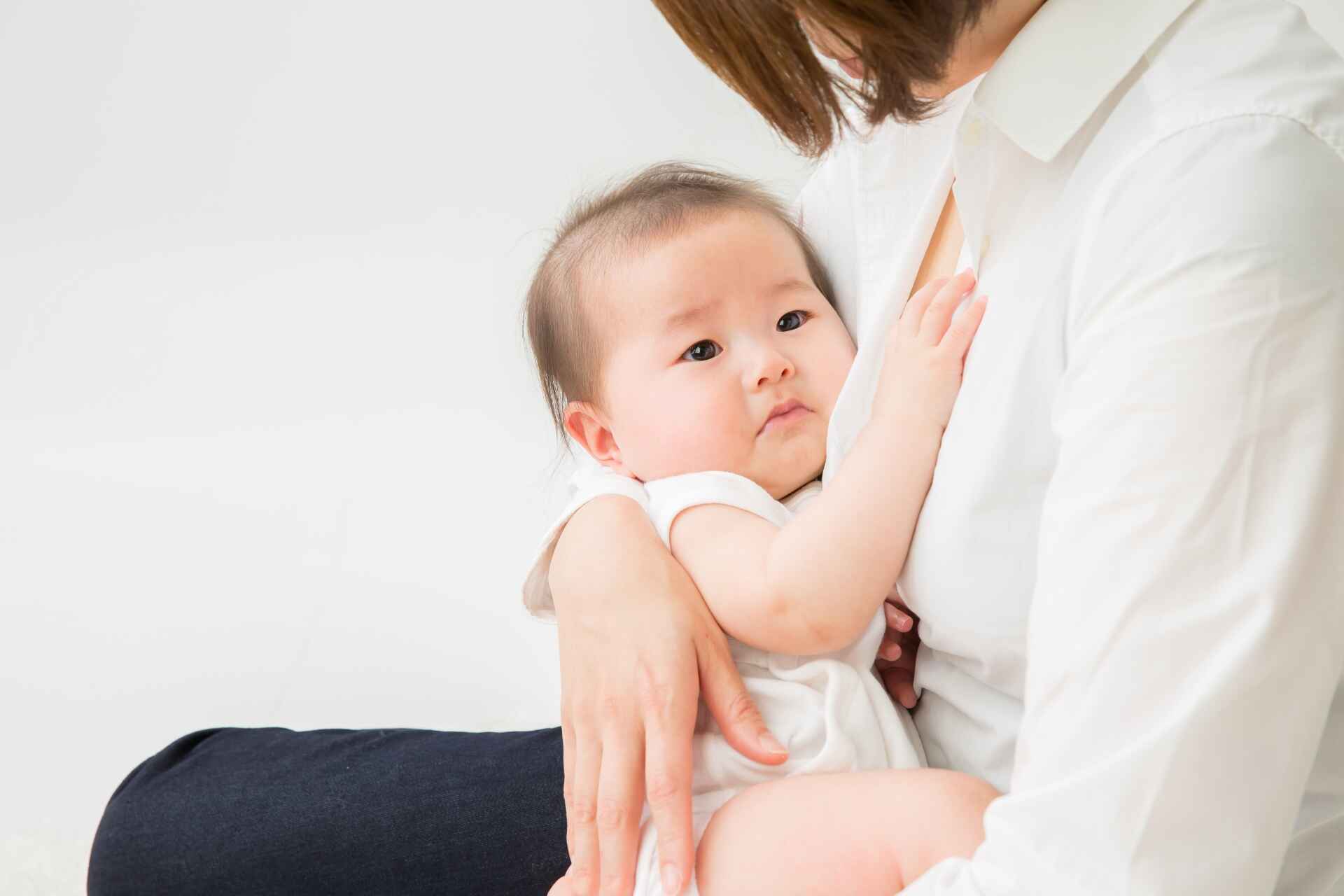 母乳の分泌を促すには赤ちゃんにおっぱいを吸ってもらうことが大事