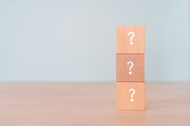 3つ積み重ねられた？の木製ブロック
