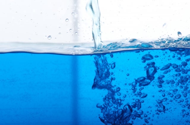 水が注がれるイメージ