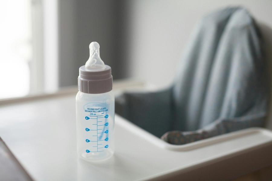 乳頭混乱や哺乳瓶拒否は授乳スタイルが確立する前の新生児のタイミングで起こりやすい