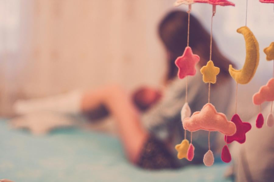 なるべく頻繁に、夜間は特に頻繁な授乳を意識する