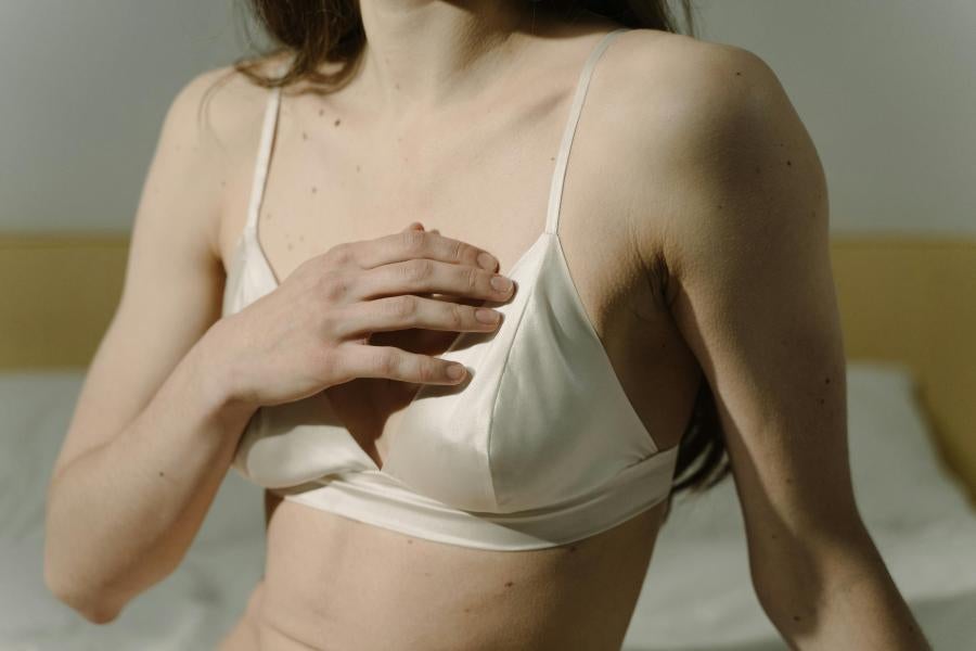 ミルクを飲んだ後は腹持ちがよく、授乳間隔が空いてしまいやすく母乳量の多いママは乳腺炎になってしまうことがある