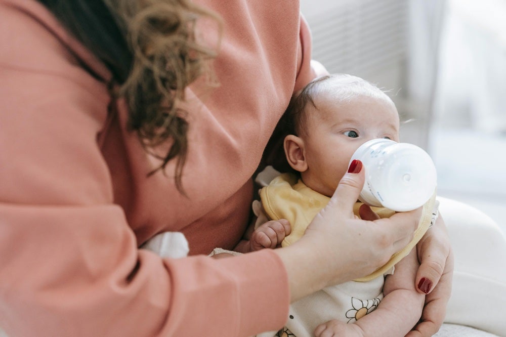 ミルクと調乳用のお湯、哺乳瓶などの必要なものさえあればどこでも授乳可能