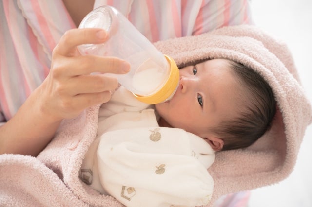 生後2~3ヶ月の授乳間隔は、3~4時間おきが多いです。
