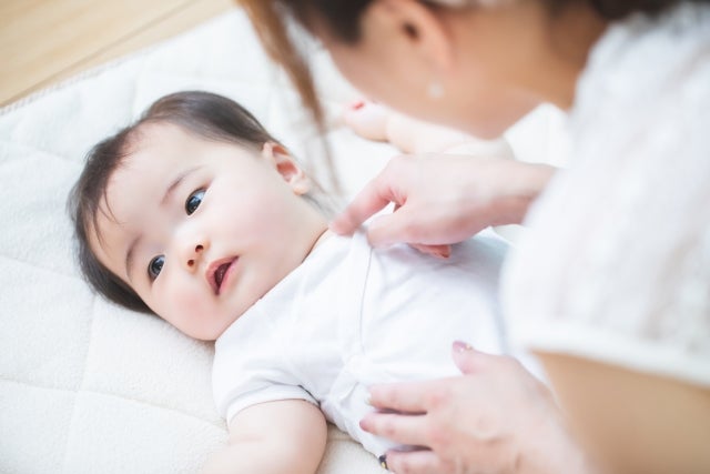 授乳間隔には個人差が大きいので、体重が増えているなら過度に心配する必要はありません。