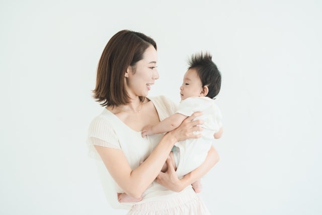 授乳間隔が短かったり長かったりしても、赤ちゃんの体重やおしっこ・うんちの回数などを見ながら、その子に合ったペースで進めていきましょう。