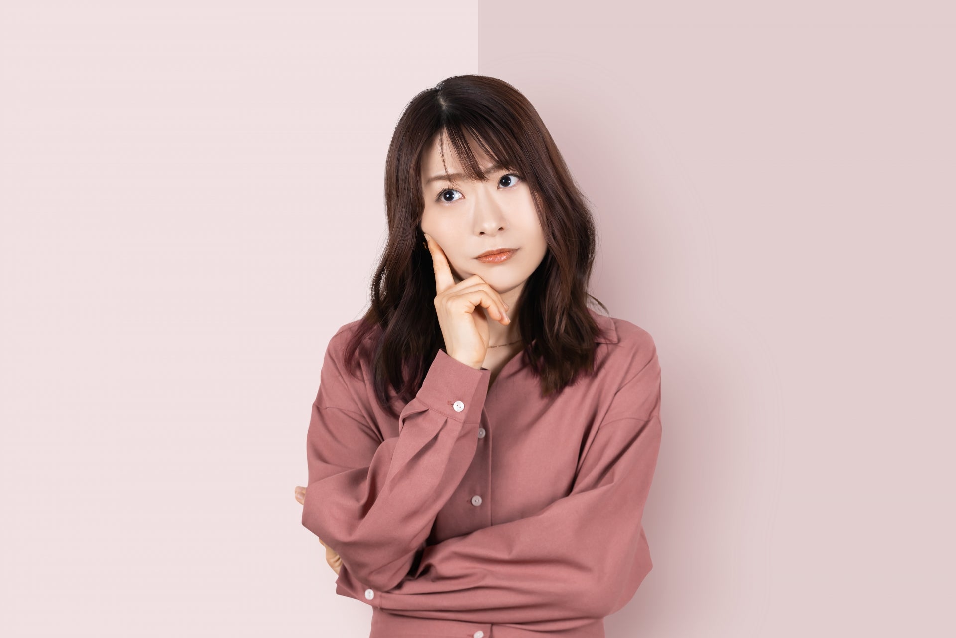 葉酸サプリはいつからいつまで飲むの?と疑問に思うママも多いと思います。葉酸の効果には時期によって異なりますが、妊活期~授乳期まで摂るのがよいでしょう。