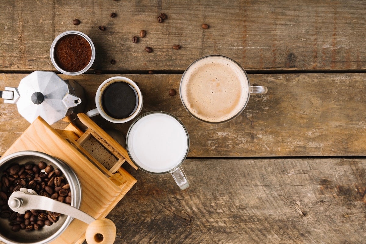 コーヒーなら1日2杯まで、緑茶も4杯までにしましょう
