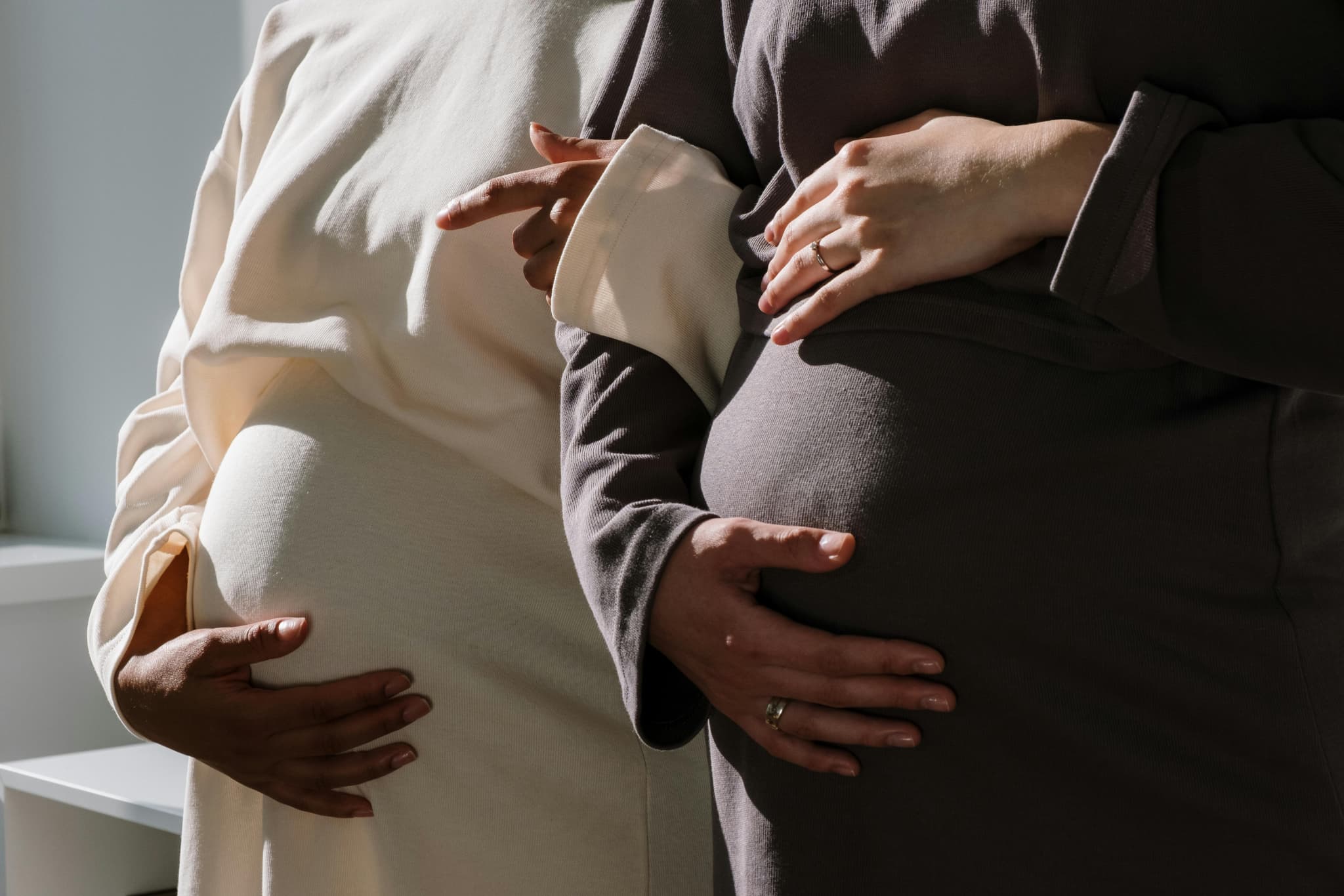 妊娠糖尿病になりやすい人の特徴は、家族に糖尿病の人がいる・肥満・35歳以上の高年齢・巨大児の出産経験・原因不明の流産、早産、死産の経験がある・羊水過多症・妊娠高血圧症候群(以前の妊娠時も含む)