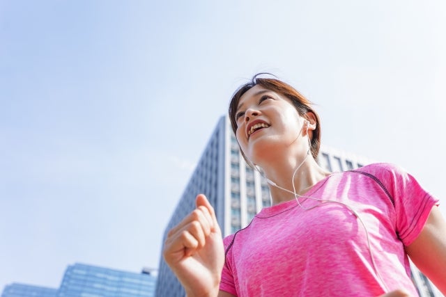 運動は血流を良くするため、子宮や卵巣の働きを助けます。