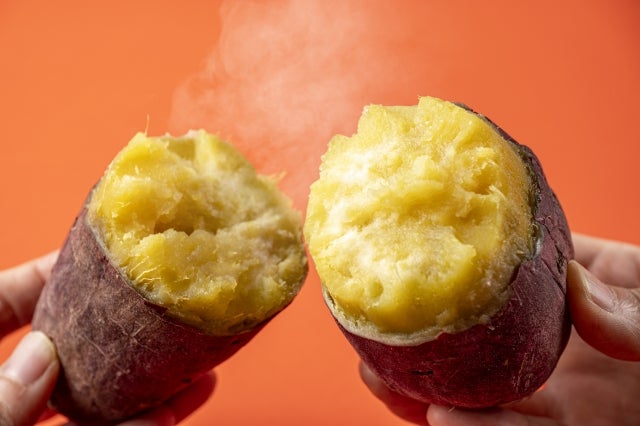 半分に割った焼き芋